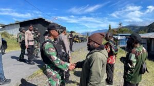 Pastikan Sitkamtibmas Aman Kondusif, Kapolres Puncak Jaya Pimpin Patroli Dialogis Gabungan TNI-POLRI di Seputaran Kota Mulia