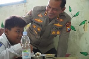 Polda Jatim Dukung Asta Cita Salurkan Ribuan Porsi Makanan Bergizi Gratis Untuk Pelajar