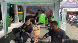 RS Bhayangkara TK II Sartika Asih Gelar Bhaktikes HUT Bhayangkara ke-79 di Kantor Gojek Bandung