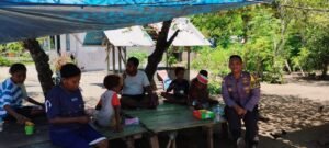 Bhabinkamtibmas Distrik Manokwari Selatan Bangun Kedekatan dengan Warga Lewat Pendekatan Humanis