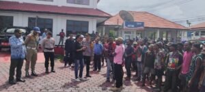 Kedepankan Pendekatan Humanis, Polres Waropen Polda Papua Amankan Aksi Damai Masyarakat Kirihi Walai