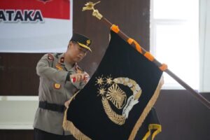 Wakapolda Pimpin Tradisi Upacara Pemuliaan Nilai Luhur Pataka Polda Papua Barat, Sambut Hari Bhayangkara ke-79