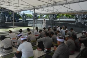 Sambut Hari Bhayangkara Ke-79, Personil Umat Hindu Gelar Doa dan Persembahyangan Bersama