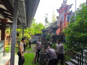 Jelang Hari Bhayangkara Ke-79, Biro Logistik Polda Papua Barat Gelar Bhakti Religi di Pura Giri Bhuana Manokwari