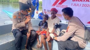 Polres Mimika Gelar Bakti Kesehatan Klinik Terapung Di Kampung Cendrawasih Dalam Rangka Hut Bhayangkara Ke-79