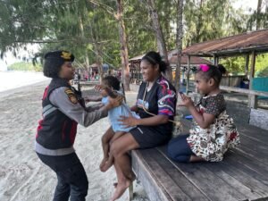 Polwan Ditsamapta Polda Papua Gelar Patroli Dialogis, Dorong Partisipasi Warga dalam Menjaga Kamtibmas