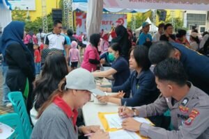 Warga Sulut Ramai dan Sangat Antusias Hadiri Car Free Day oleh Polda Sulut Menyambut Hari Bhayangkara ke-79 di Kawasan Megamas, Kota Manado