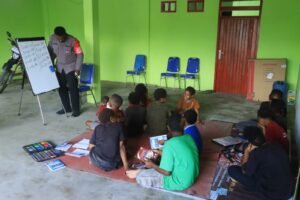 Sub Satgas Si-Ipar Operasi Rasaka Cartenz 2025 Polres Yalimo Berikan Pembelajaran Berhitung kepada Anak-Anak di Kabupaten Yalimo