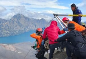 Tim SAR Gabungan Hadapi Medan Ekstrem dalam Misi Penyelamatan Pendaki Asal Brasil di Rinjani