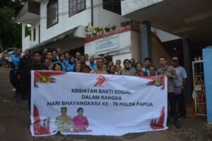 Kabid Humas Polda Papua Gelar Bakti Sosial dan Religi di Gereja GKI Immanuel APO