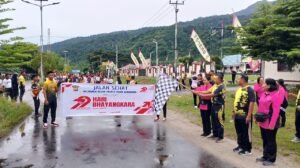 Sambut Hari Bhayangkara ke 79, Polres Teluk Wondama gelar jalan sehat