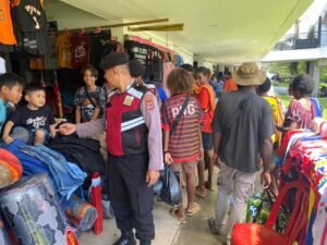 Unit Satwa K-9 Ditsamapta Polda Papua Laksanakan Patroli Keamanan dan Perawatan Satwa di Wilayah Perbatasan RI-PNG