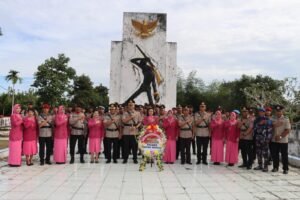 Polres Boven Digoel Gelar Upacara Ziarah Rombongan di TMP Mandobo dalam Rangka HUT Bhayangkara ke-79