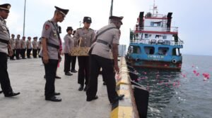 Tabur Bunga di Dermaga, Polres Sarmi Kenang Jasa Pahlawan di Hari Bhayangkara ke-79