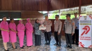 Sambut Hari Bhayangkara ke 79, Polres Teluk Wondama laksanakan Anjangsana kepada Purnawirawan dan Warakauri