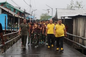 Polres Asmat Tingkatkan Sinergitas Lewat Fun Walk Bersama Instansi Pemerintah dan TNI
