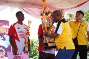 Polres Jayapura Gelar Lomba Dayung Tradisional Meriahkan HUT Bhayangkara ke-79