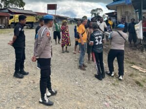 Tim Patroli Siaga Polres Tolikara Amankan Satu (1) Unit Truck Roda 6 Yang Ditahan Oleh Masyarakat