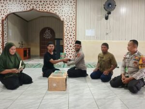 Polsek Muara Tami Serahkan 36 Al-Qur’an ke Ponpes Papua Madani dalam Rangka Hari Bhayangkara ke-79