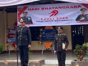 Polresta Manokwari melaksanakan upacara dalam rangka memperingati Hari Bhayangkara ke-79 di lapangan Polresta Manokwari