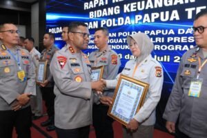 Penda I Sunarti Basri Terima Penghargaan atas Dedikasi Pengelolaan Keuangan, Satker Bidhumas Raih KPPN Awards 2024
