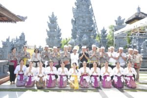 Perkuat Rohani dan Kebersamaan, Bhayangkari Papua Adakan Bintal di Pura Agung Surya Bhuwana