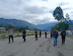 Wujudkan Kamtibmas Kondusif, Polres Tolikara Kawal Nikah Massal dan Patroli Humanis