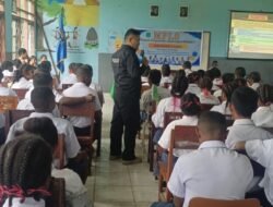 Satuan Resnarkoba Polres Sarmi Gelar Sosialisasi Bahaya Narkoba kepada Peserta Didik Baru SMP YPK Ebenhaezer