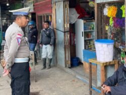 Melalui Patroli Jalan Kaki, Polri Jamin Kamtibmas Yang Aman Dan Kondusif