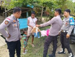 Peduli Warga Perbatasan, Polsek Waris Polda Papua Bagikan Pakaian Layak Pakai dan Kuatkan Sinergi Keamanan