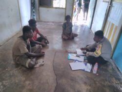 Bhabinkamtibmas Polsek Kimaam Gencar Laksanakan Program Door to Door System kepada Masyarakat