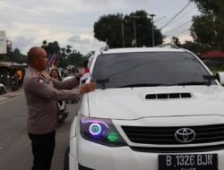 Sambut HUT RI ke-80, Polres Manokwari Selatan Bagikan 800 Bendera Merah Putih kepada Pengguna Jalan