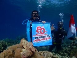 Ditpolairud Polda Papua Gelar Upacara Bawah Laut Peringati HUT ke-80 Kemerdekaan RI