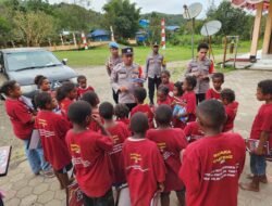 Program si-ipar operasi rasaka cartenz 2025 polres pegunungan bintang hadir mengajar serta menjadi sahabat bagi anak-anak di kota oksibil kab. pegunungan bintang
