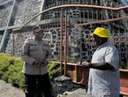 Laksanakan Patroli Jalan Kaki, Polri Hadirkan Rasa Aman Di Tengah-Tengah Masyarakat