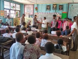 Kepedulian Kapolda Papua, Ratusan Murid SD Inpres Kasonaweja Terima Bantuan Susu