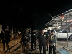 Polres Tolikara Polda Ppaua Tingkatkan Kamtibmas Lewat Patroli Jalan Kaki Malam Hari