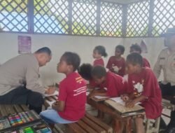 Program si-ipar operasi rasaka cartenz 2025 polres pegunungan bintang hadir mengajar membaca bagi anak-anak di kota oksibil kab. pegunungan bintang