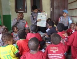 Polres Yahukimo Polda Papua Hadirkan Semangat Belajar Membaca dan Berhitung Dalam Polisi Pi Ajar