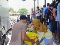 Polda Papua Barat Gelar Gerakan Pangan Murah, Salurkan 5 Ton Beras SPHP di Distrik Warmpramasi