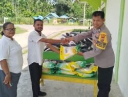 Polsek Muara Tami Wujudkan Kepedulian Sosial, Salurkan 1 Ton Beras kepada Tokoh dan Guru di Distrik Muara Tami