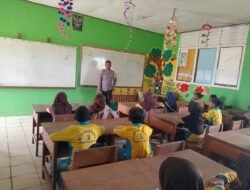 Bhabinkamtibmas Polsek Kurik Lakukan Pendampingan Pendidikan di SD Inpres Kurik 3