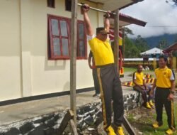 Menjaga Kebugaran Tubuh, Personel Polsek Bokondini Gelar Olahraga Bersama di Landasan Bandara