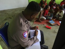 Belajar Sambil Bermain, Subsatgas Si-Ipar Ajarkan Anak-anak Yalimo Berhitung dengan Ceria