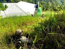 Satgas Ops Damai Cartenz Pukul Mundur KKB Usai KKB Bakar Bangunan Puskesmas di Kiwirok Yang Sudah Tidak Beroperasi