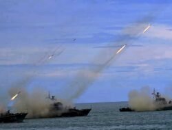 Panglima TNI Dampingi Presiden RI pada Presidential Inspection HUT ke-80 TNI di Teluk Jakarta