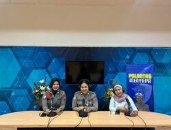 Melalui Program “Polantas Menyapa”, Ditlantas Polda Papua Sapa Masyarakat dan Sampaikan Imbauan Kamseltibcarlantas