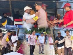 Polsek Bokondini Salurkan Bantuan untuk Pembangunan Gereja Yerusalem