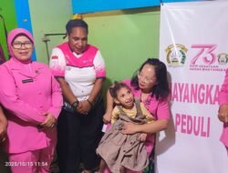 Sambut HKGB ke-73, Bhayangkari Cabang Tolikara Gelar Bakti Sosial untuk Anak Disabilitas