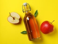 Catat! Ini Cara Minum Cuka Apel yang Aman untuk Asam Lambung